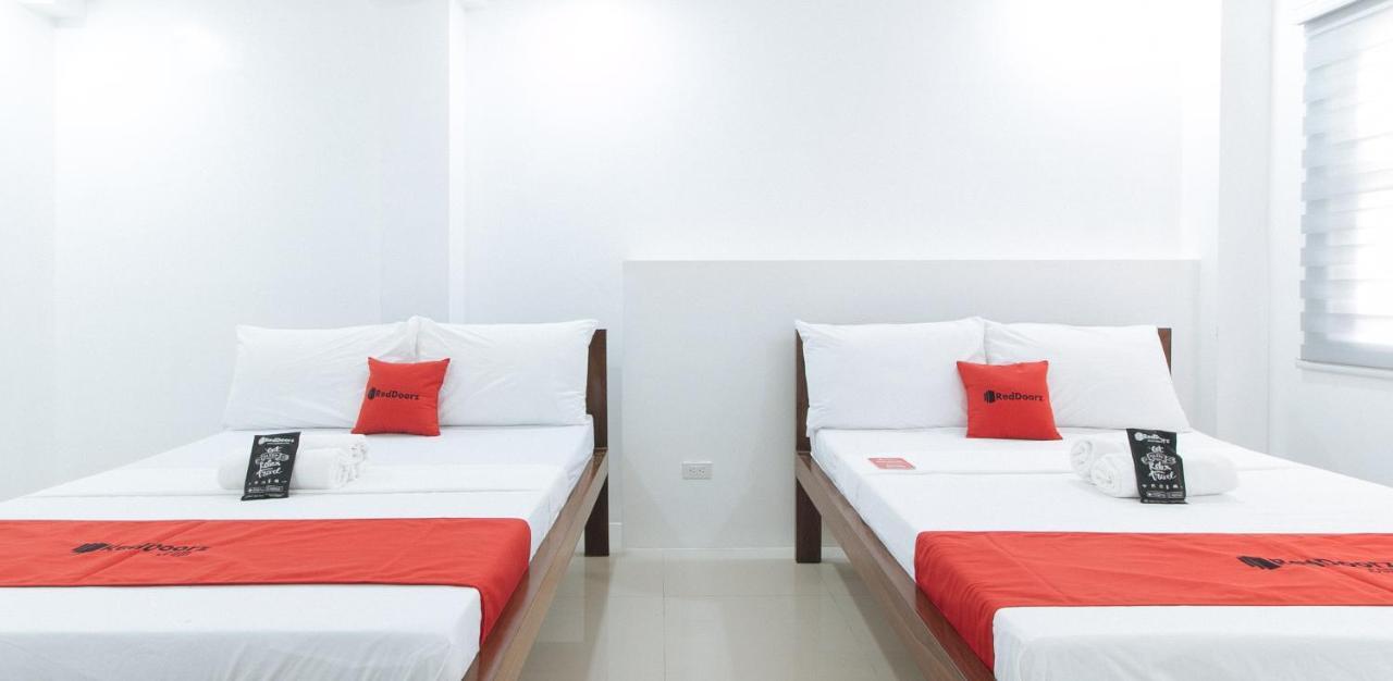 RedDoorz Plus @ d'Builders Poblacion - BGC Taguig Exterior foto