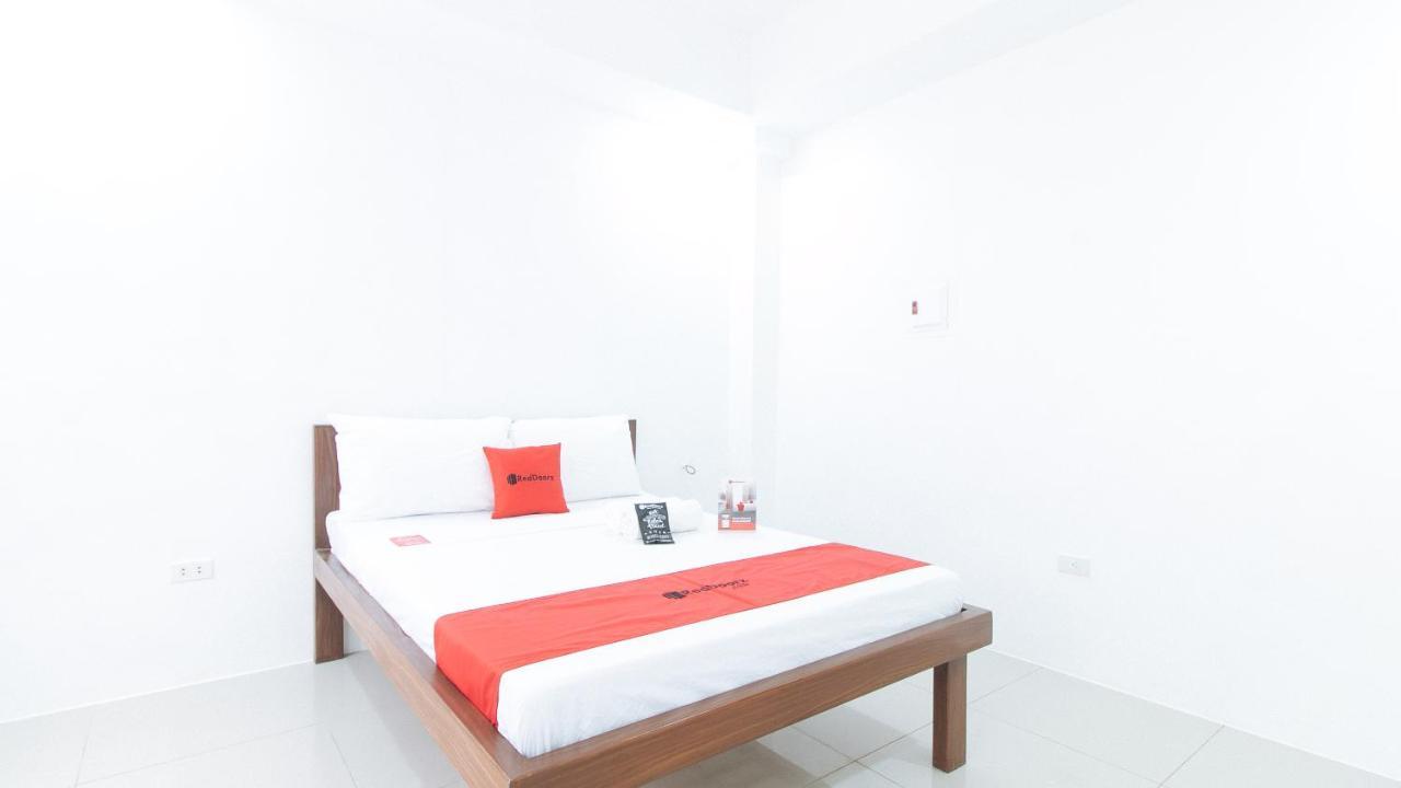 RedDoorz Plus @ d'Builders Poblacion - BGC Taguig Exterior foto