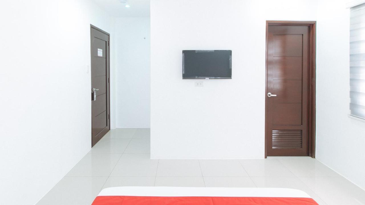 RedDoorz Plus @ d'Builders Poblacion - BGC Taguig Exterior foto